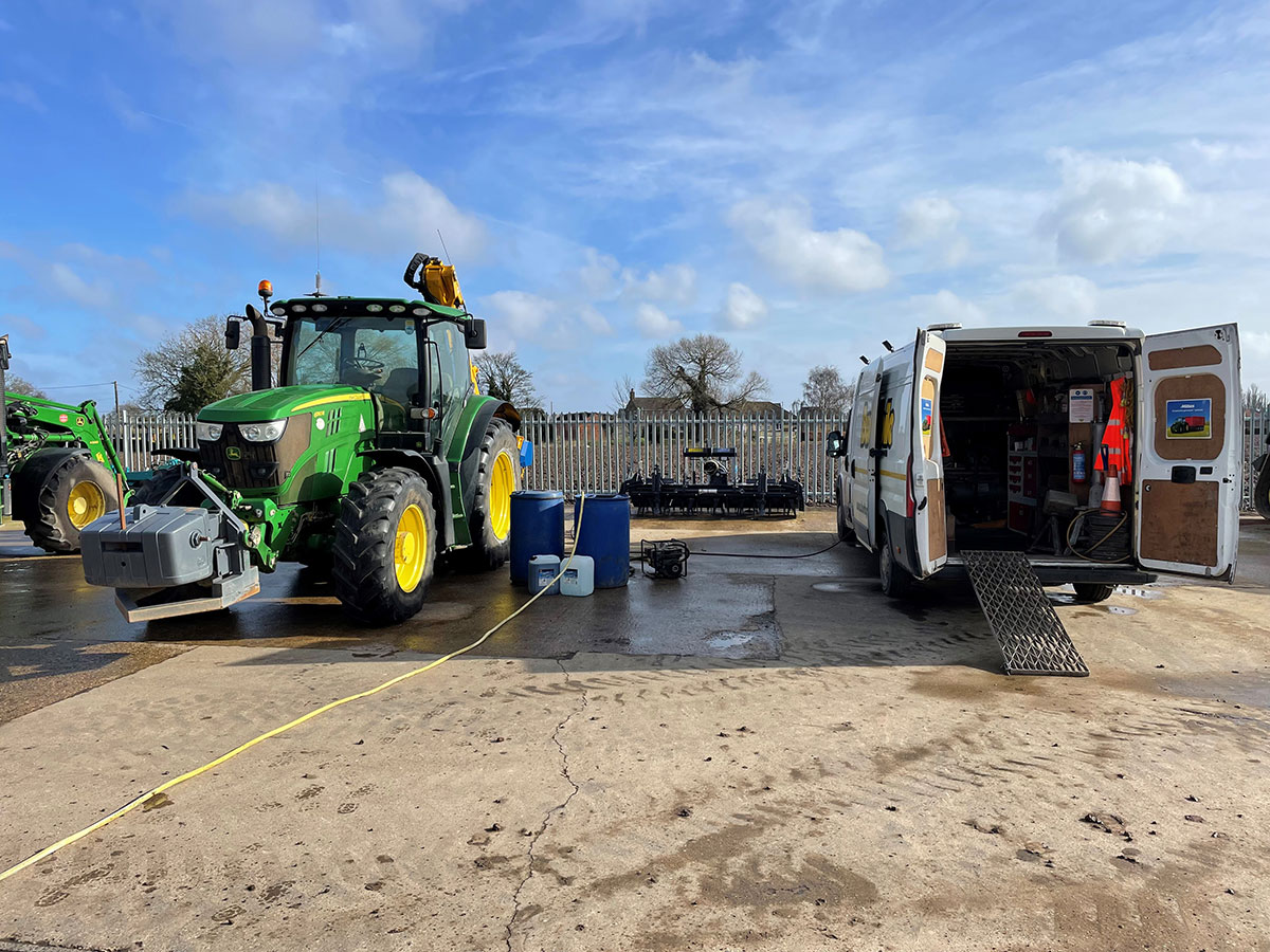 Are tractor tyres filled with water? The benefits of Tractor Ballasting ...