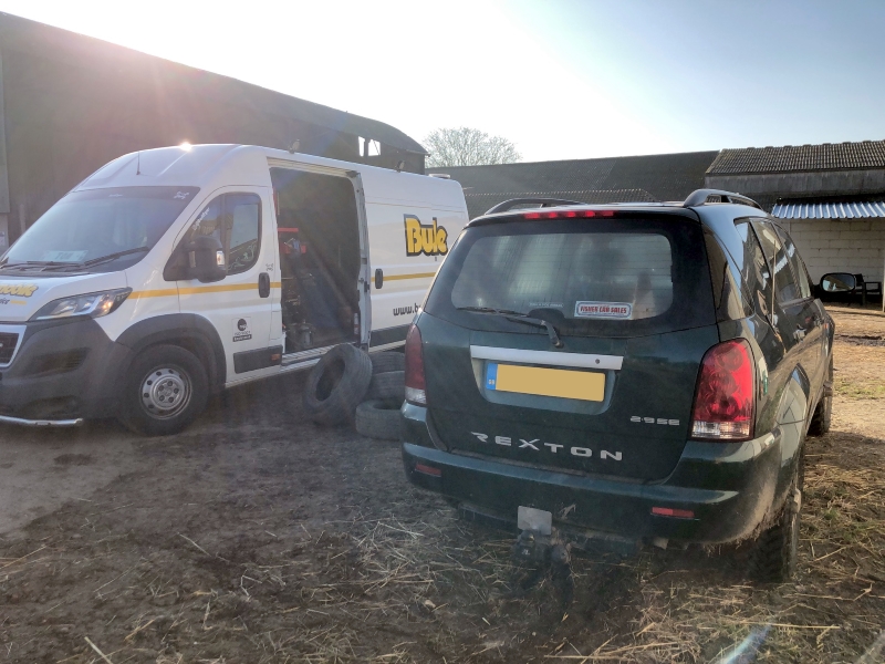 Bushmobile tyre fitting service