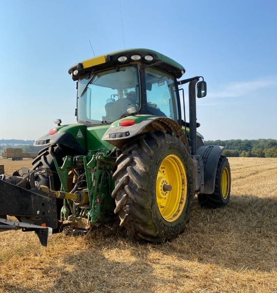 Puncture repaired on a Johhn Deere tractor in the field | Bushmobile | Bush Tyres